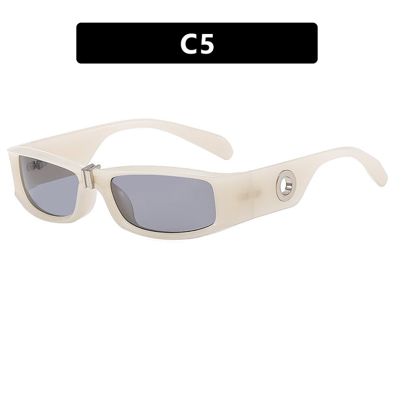 Dame moteriktig solbrille med beskyttende UV-filter og robust ramme Luvikno