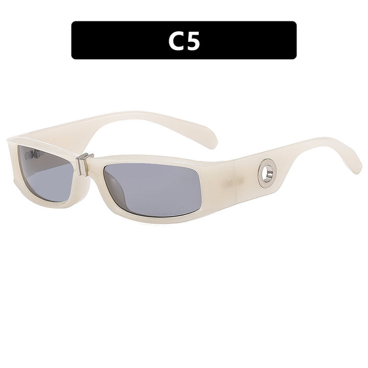 Dame moteriktig solbrille med beskyttende UV-filter og robust ramme Luvikno