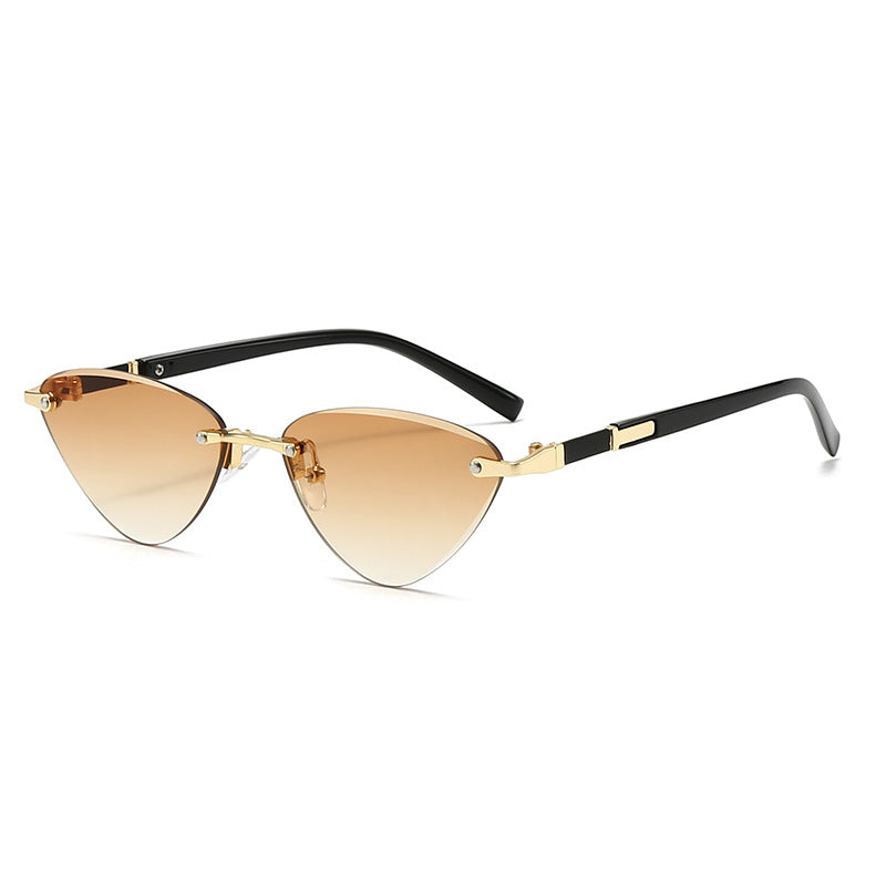 Dame moteriktig Cat-Eye solbrille med elegant metallramme Luvikno