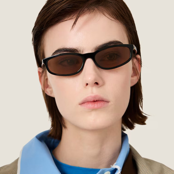 Dame moteriktig solbrille med elegant design Luvikno
