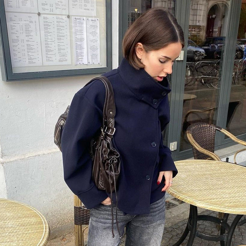 Luvik | Naisten Lyhyt Takki Korkealla Kauluksella ja Napitus