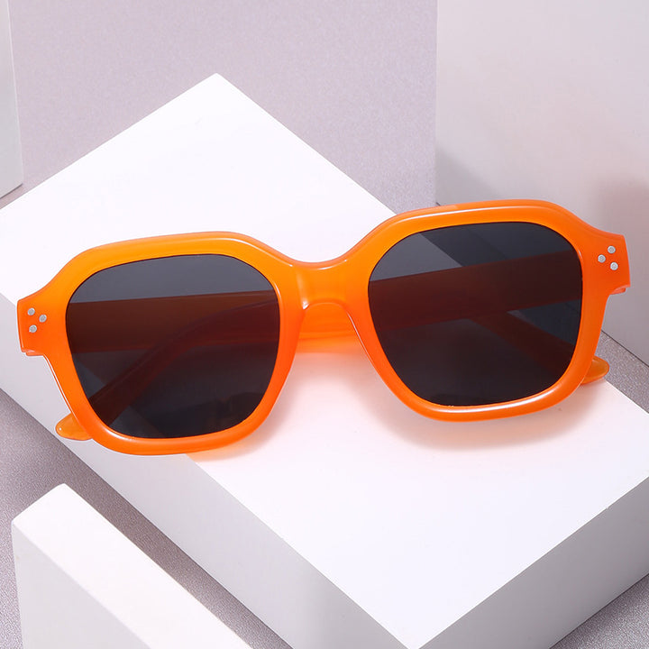 Dame moteriktig firkantet solbrille med speilende glass Luvikno