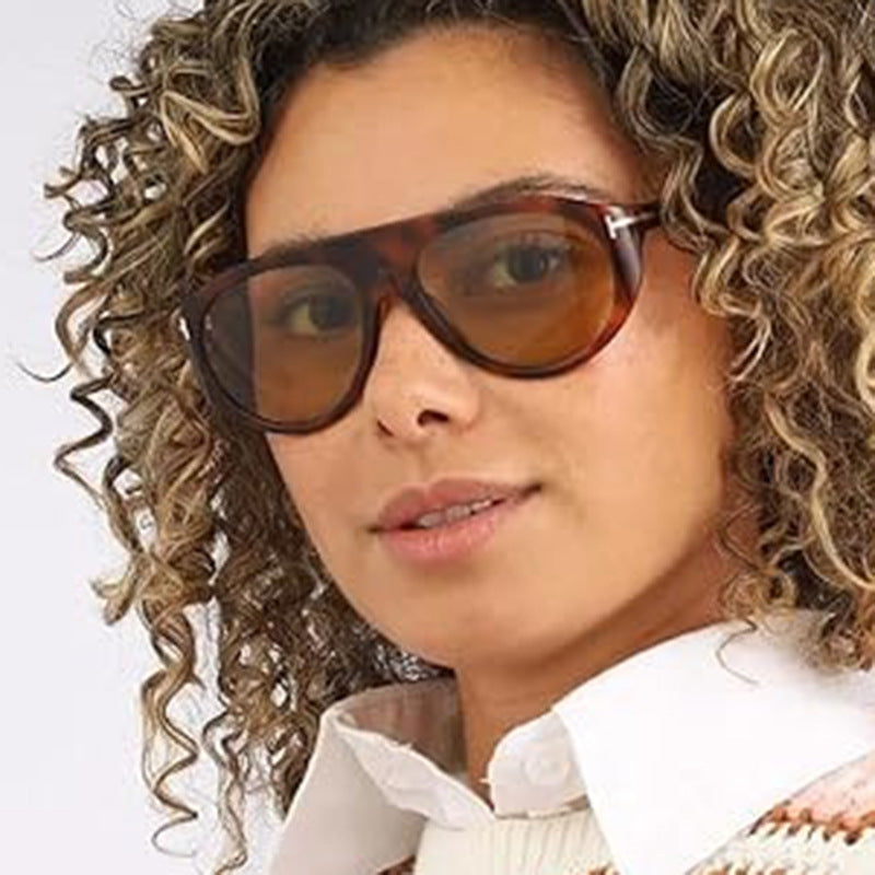 Damen Cat-Eye solbriller med beskyttende UV-filter og speilbelagte linser Luvikno