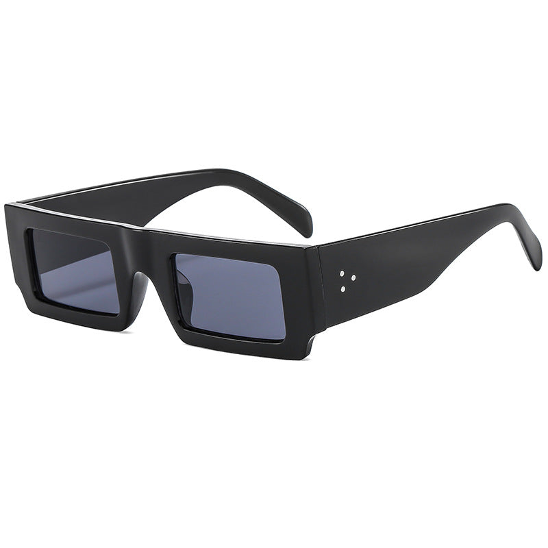 Dame statement solbrille med kvadratisk ramme og futuristisk design Luvikno