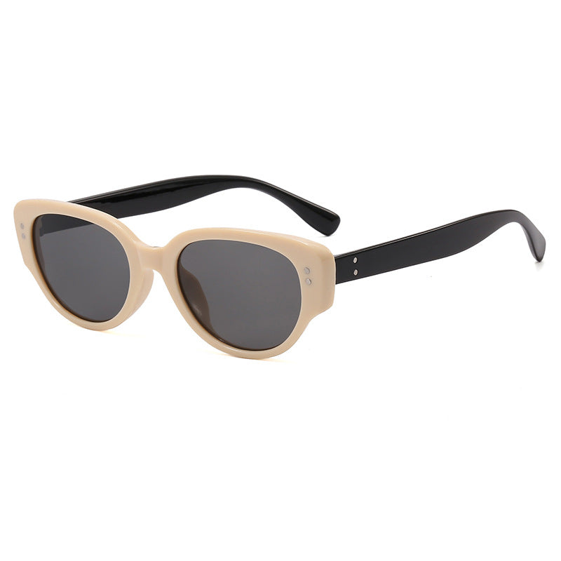 Dame moteriktig solbrille med markant design Luvikno