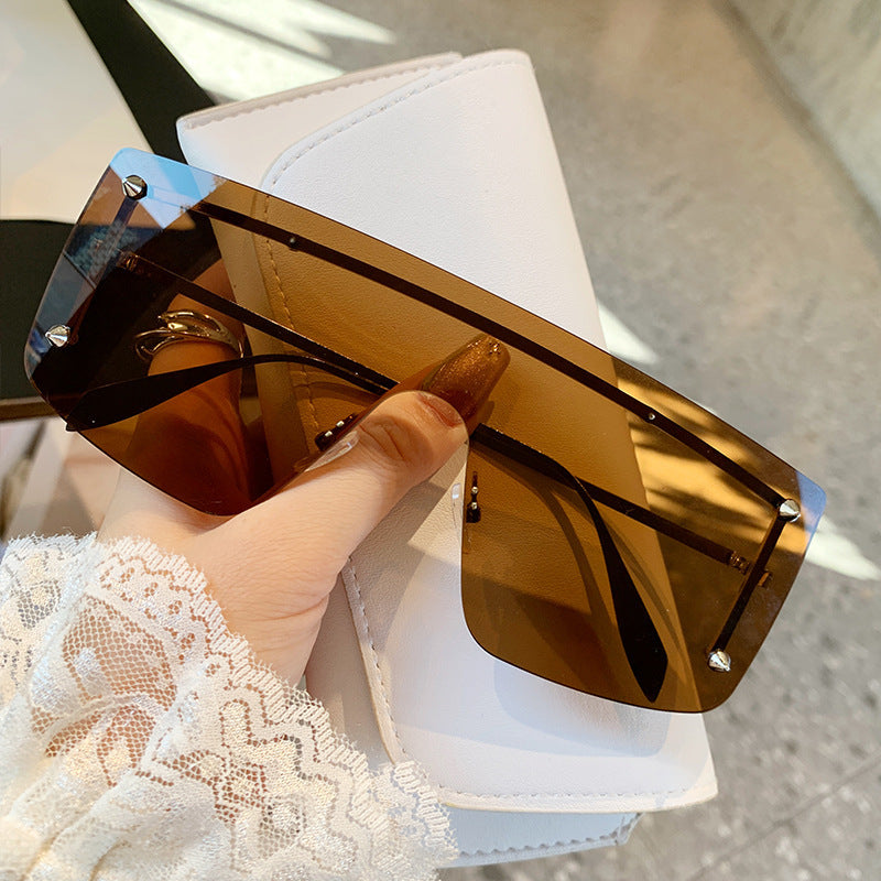 Dame oversized solbriller med moderne ramme og UV-beskyttelse Luvikno