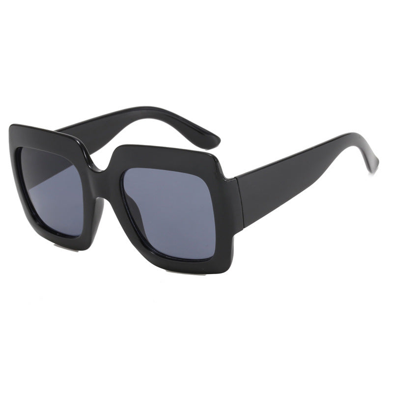 Dame oversized kvadratisk solbrille med markant skjoldpatt-design Luvikno