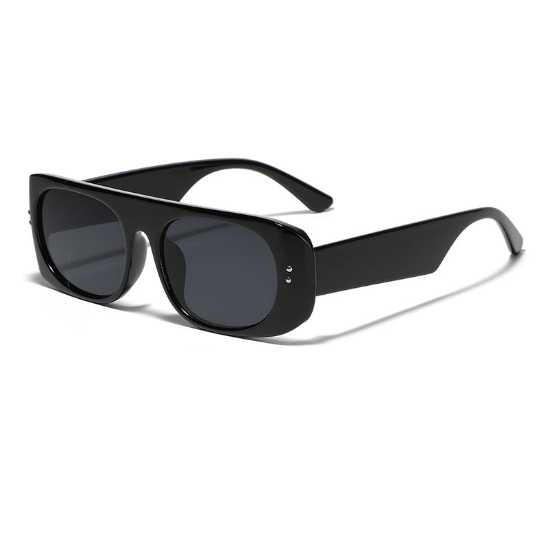 Dame moteriktig solbrille med transparant og geometrisk ramme Luvikno