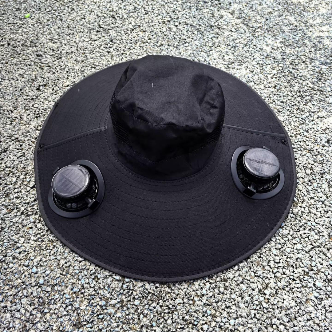 Ventilert solhatt med integrerte solfaner og bred brem Luvikno