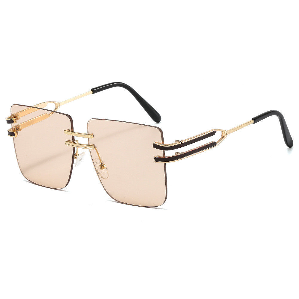 Dame mote solbrille med ekstravagant ramme og delikate detaljer Luvikno