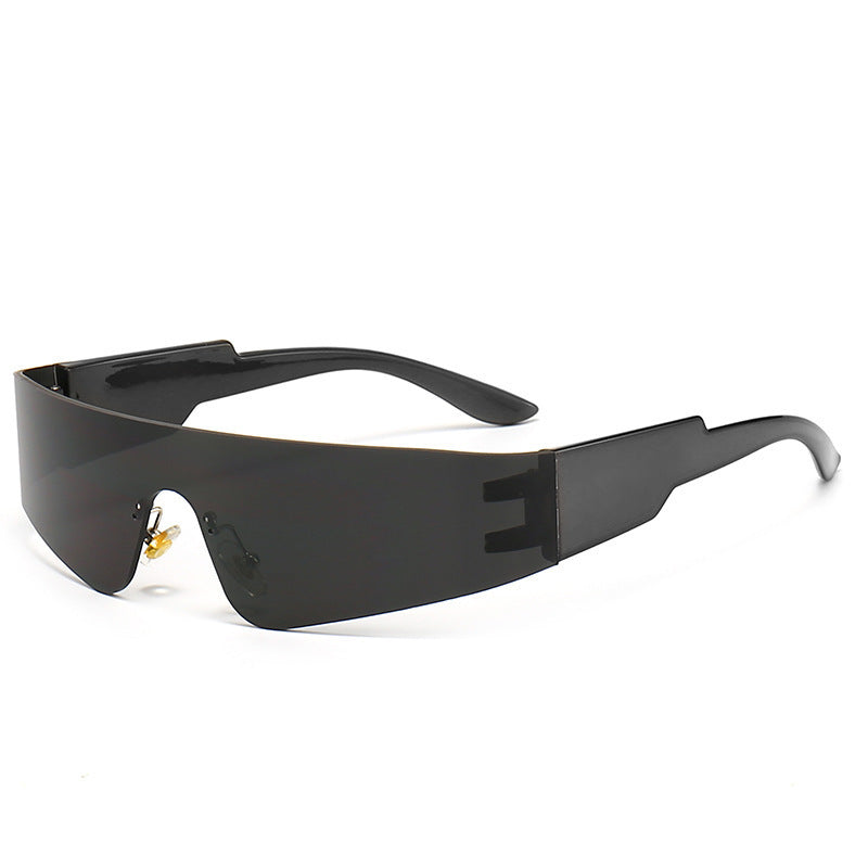 Dame Sporty solbriller med futuristisk design Luvikno