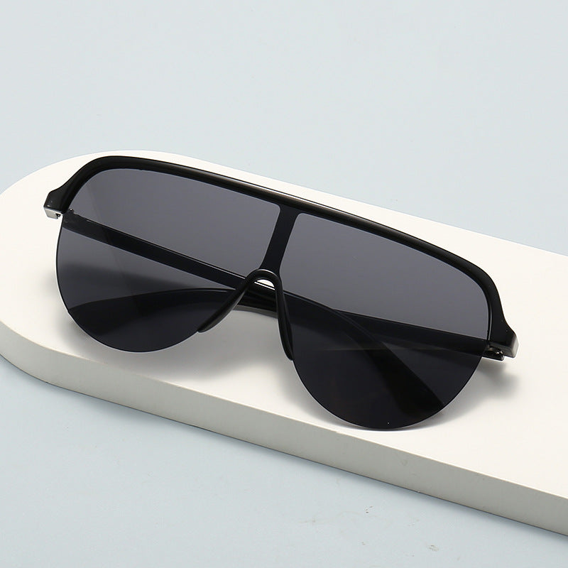 Dame sports solbriller i moderne pilotdesign Luvikno