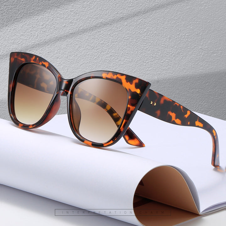 Dame ekstravagante Cat-Eye-solbriller med speilreflekterte linser Luvikno