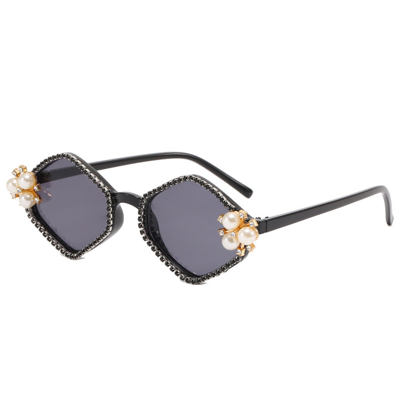 Damer ekstravagant solbrille med glamorøse perledetaljer Luvikno