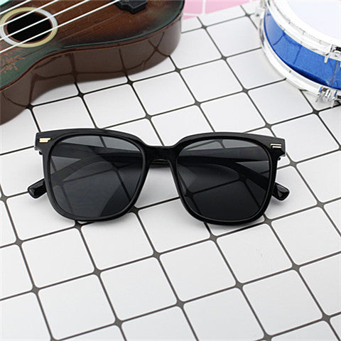 Dame moteriktig oversized solbrille med firkantet ramme og UV-beskyttelse Luvikno
