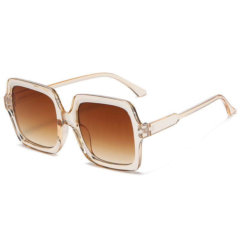 Dame moteriktig kvadratisk solbrille med speilende glass Luvikno