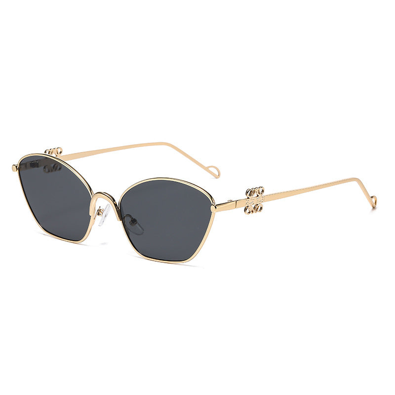 Dame moter Cat-Eye solbriller med filigran metallramme Luvikno
