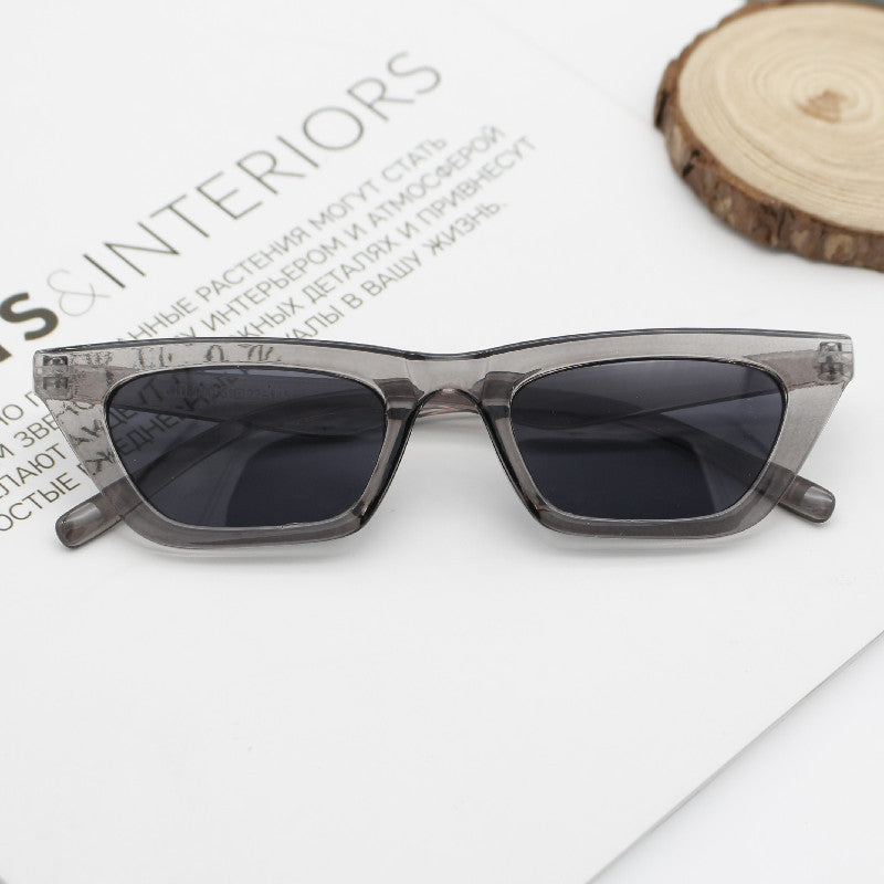 Dame geometrisk solbrille med raffinert plastikkramme Luvikno