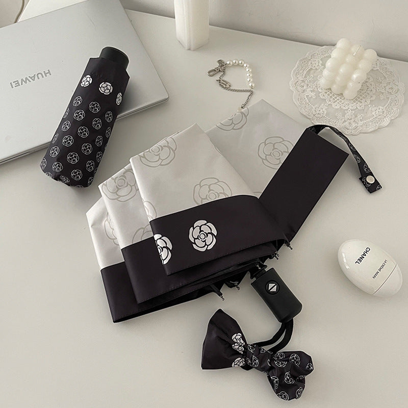 Dame elegant paraply med stilfullt blomsterdesign Luvikno