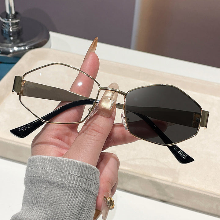 Dame moteriktig solbrille i elegant sekskant-design Luvikno
