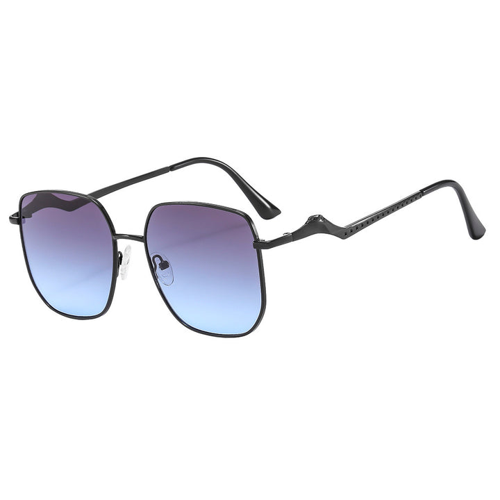 Dame firkantet designer solbrille med dekorative aksenter Luvikno