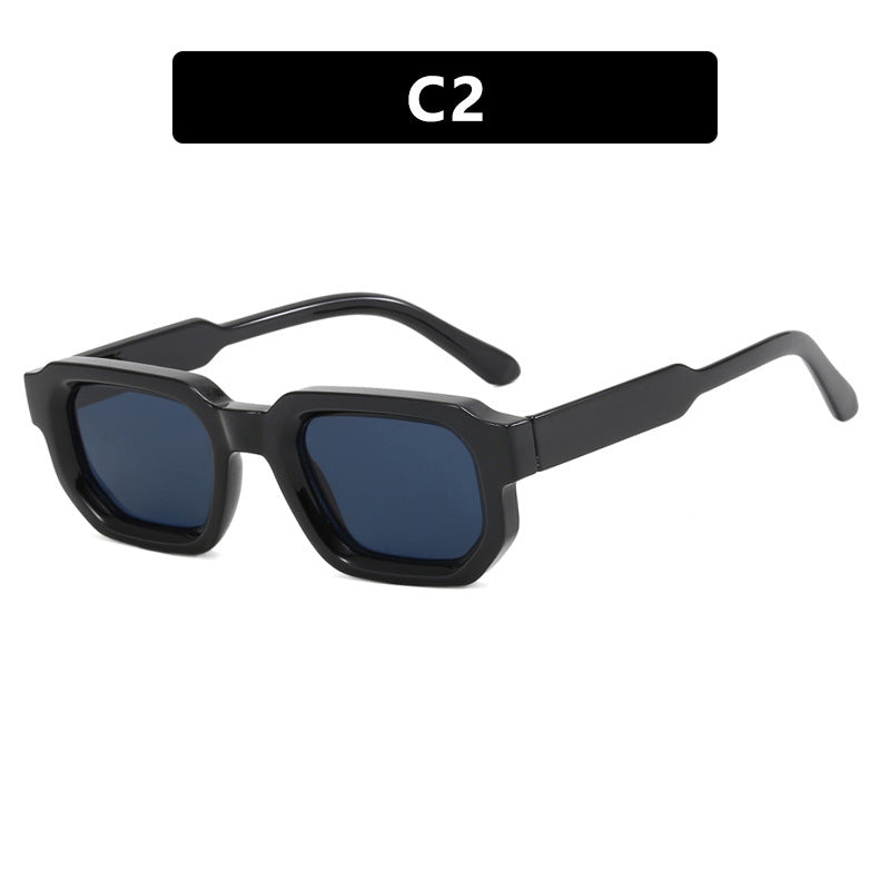 Dame geometrisk solbrille med stilleggende transparent ramme og polarisert glass Luvikno