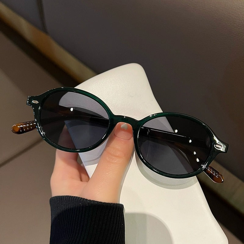 Dame modische solbrille i elegant ovaldesign Luvikno