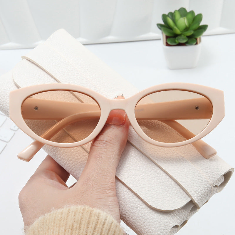 Dame Cat-Eye solbriller med elegant plastinnramming Luvikno