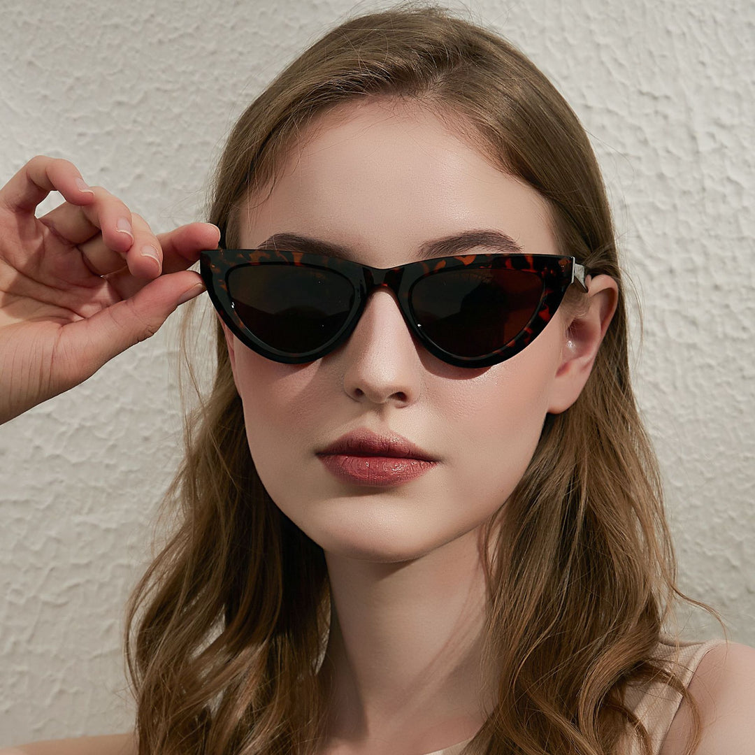 Dame Cat-Eye solbriller med moderne og lett ramme Luvikno