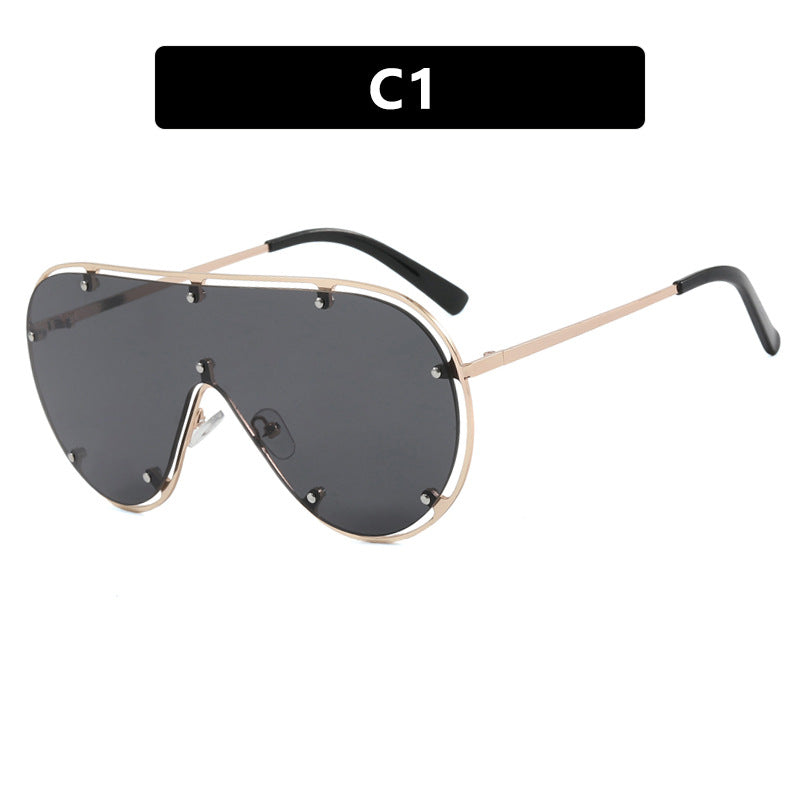 Dame moteriktig oversized solbrille i stilig retro-design Luvikno