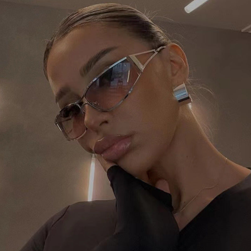 Damer sporty solbrille i futuristisk stil Luvikno