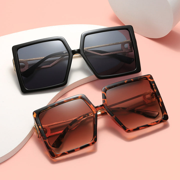 Dame oversized firkantet solbrille med elegant metallramme og polariserte glass Luvikno