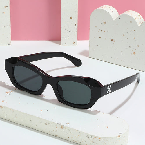 Dame moteriktig solbrille i innovativt design Luvikno
