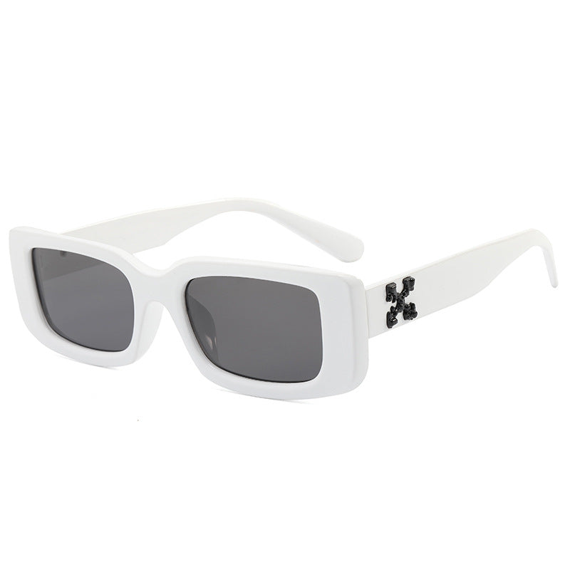 Dame Motek Solbrille med markant design Luvikno