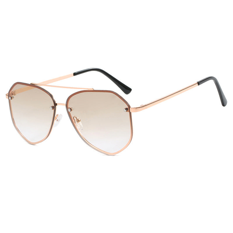 Dame geometrisk solbrille med filigran ramme Luvikno