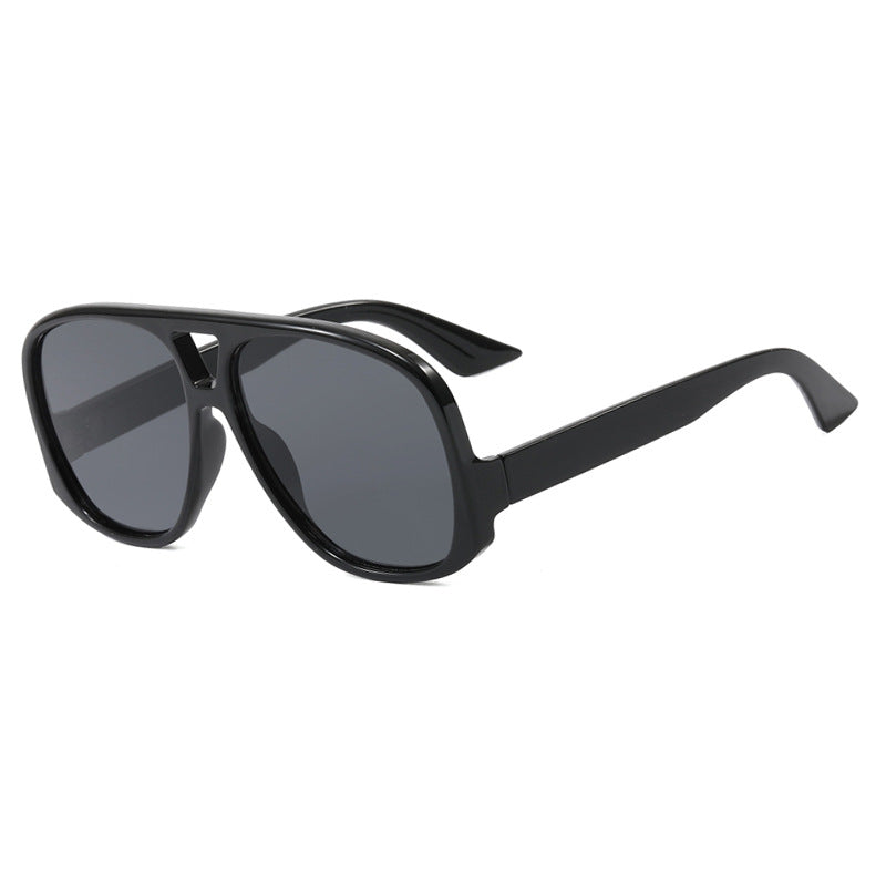 Dame moted sport-solbrille med robust ramme og UV-beskyttelse Luvikno