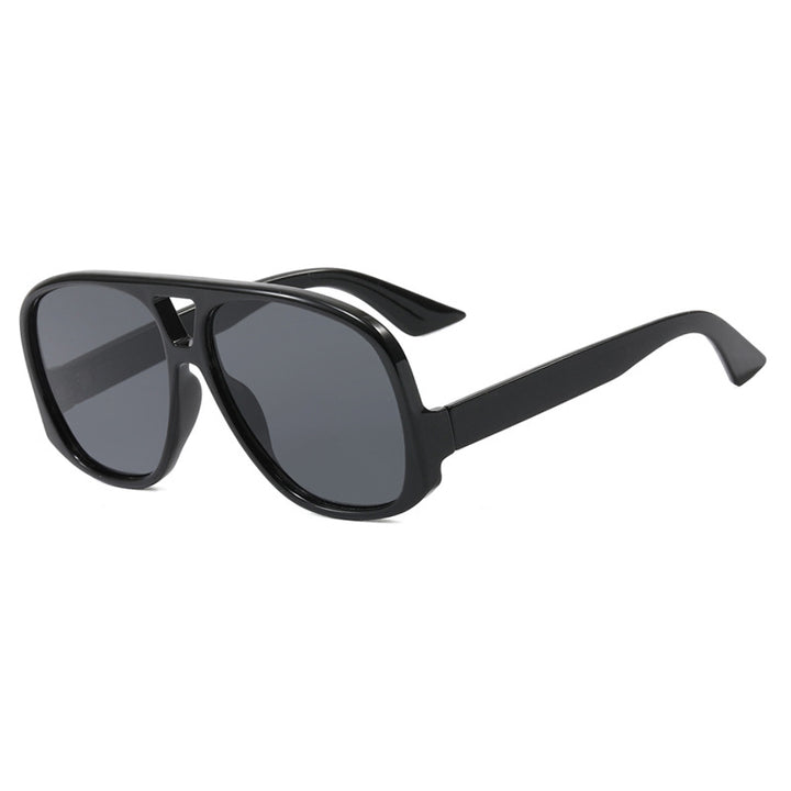 Dame moted sport-solbrille med robust ramme og UV-beskyttelse Luvikno