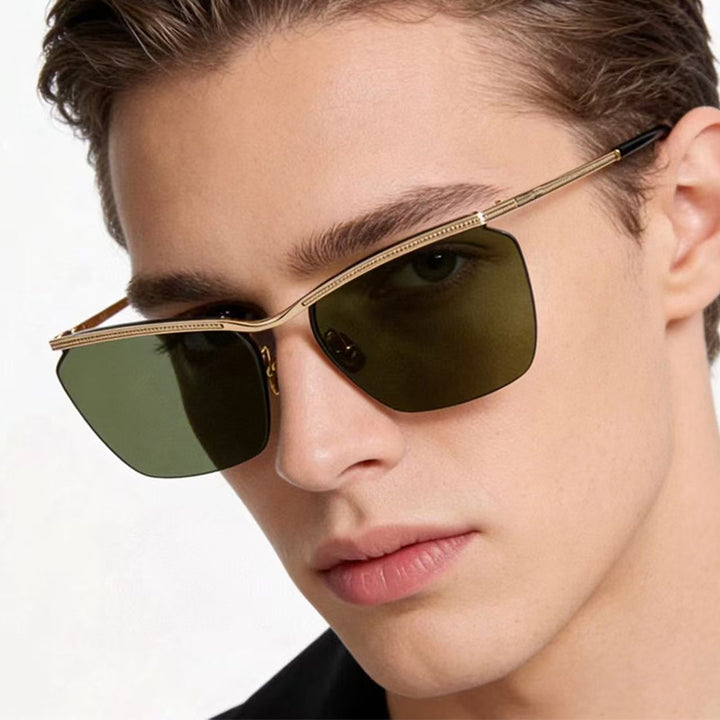 Dame moterik solbrille med filigran ramme og myk fargegradient Luvikno