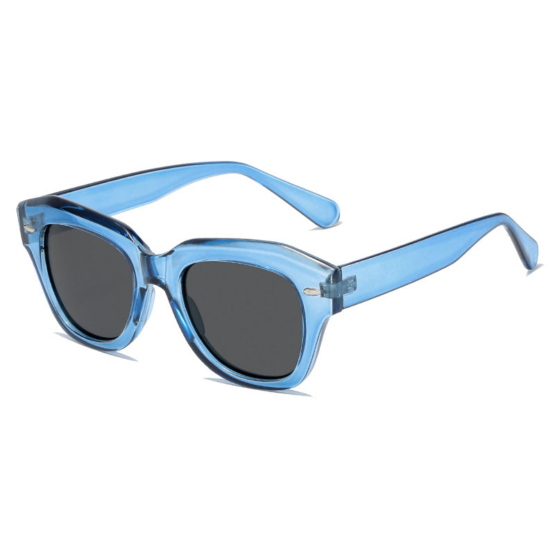 Dame stilig solbrille i moderne design med gjennomsiktig ramme Luvikno