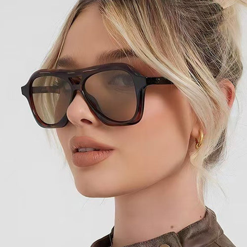 Dame moterik solbrille i innovativ design med bred ramme Luvikno