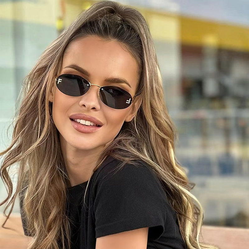 Dame Modische solbrille med innovativt design og komfortabel ramme Luvikno