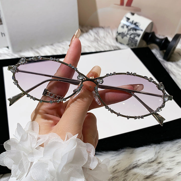 Dame ekstravagant oversized solbrille med futuristisk design Luvikno