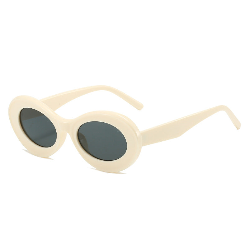 Dame moteriktig solbrille i oval design Luvikno