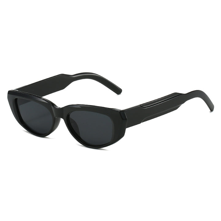 Dame moteriktig solbrille i cat-eye stil med eksentrisk silhuett Luvikno