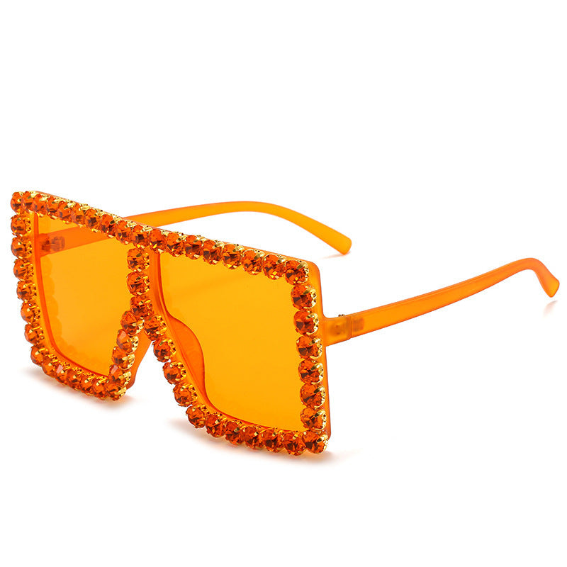 Dame moteriktig solbrille med strassdekorsjon Luvikno
