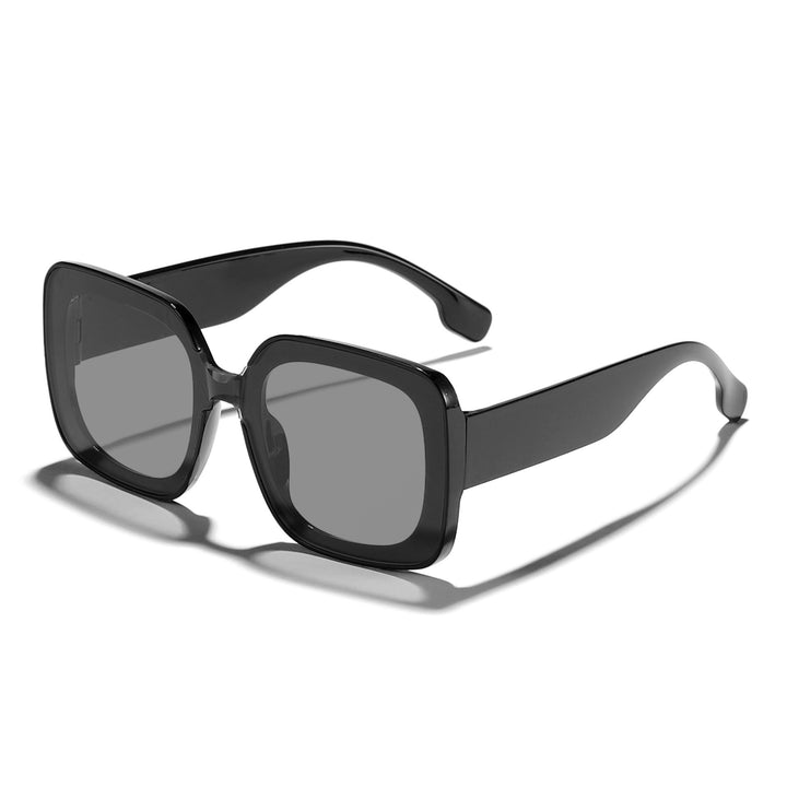 Dame firkantet solbrille med innovativt transparent rammedesign Luvikno