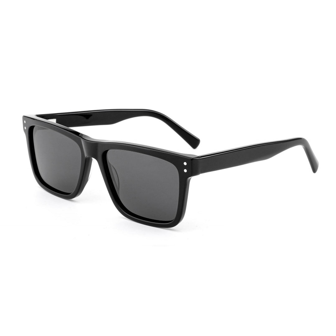 Dame solbrille i moderne, kantete design med funksjonell UV-beskyttelse Luvikno