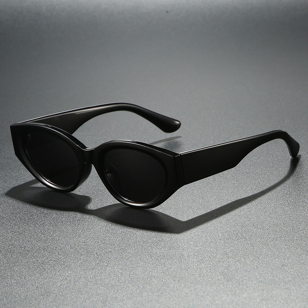 Dame Cat-Eye solbrille med moderne, transparent ramme og UV-beskyttelse Luvikno
