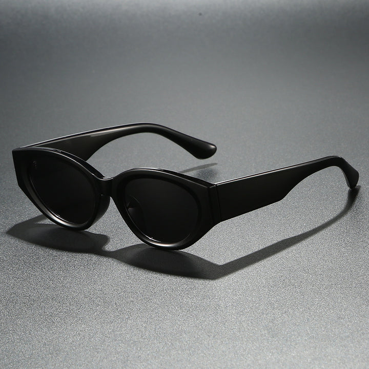 Dame Cat-Eye solbrille med moderne, transparent ramme og UV-beskyttelse Luvikno