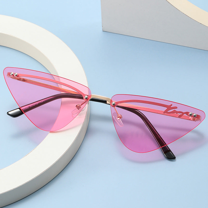 Dame Trendy Cat-Eye Solbriller med feminin ramme Luvikno